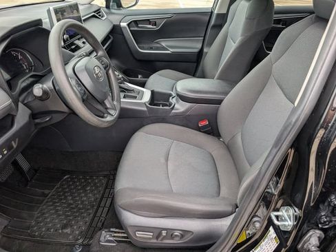 Used 2025 Toyota RAV4 XLE FWD image 8