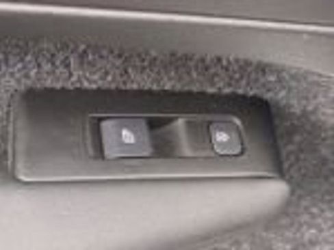 Used 2021 Volvo XC40 T5 R-Design image 18