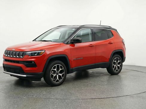 Used 2025 Jeep Compass Limited image 3
