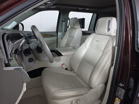 Used 2022 Cadillac Escalade ESV Sport Platinum image 17