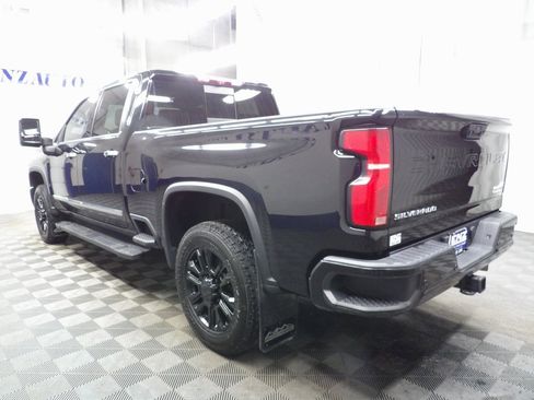 Used 2024 Chevrolet Silverado 2500 High Country image 5