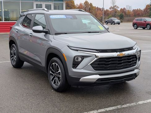 Used 2024 Chevrolet TrailBlazer LT w/ LT Cold Weather Package image 3
