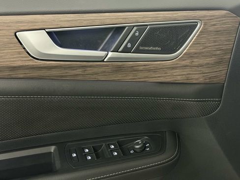 Used 2025 Volkswagen Atlas SEL Premium R-Line image 13