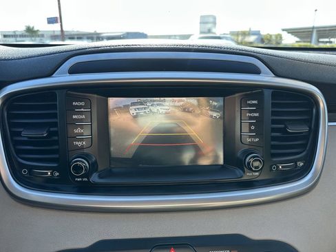 Used 2019 Kia Sorento FWD image 25