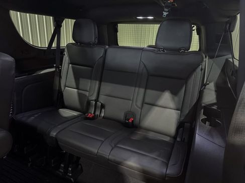 Used 2023 Chevrolet Suburban High Country AWD/4WD image 23