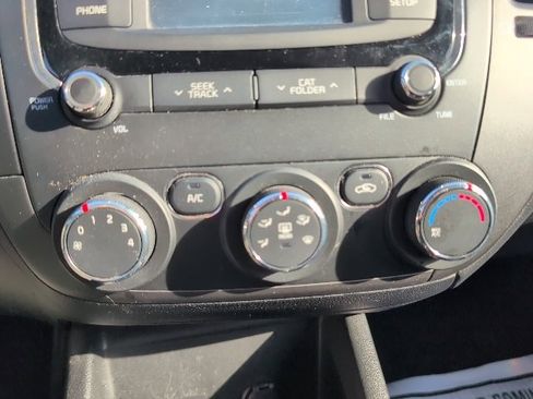 Used 2018 Kia Forte LX w/ LX Rear Camera Package image 20