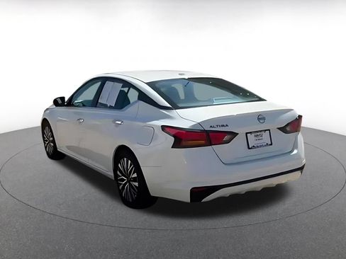 Used 2025 Nissan Altima 2.5 SV FWD image 11