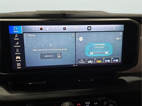 Used 2025 Jeep Wrangler Unlimited Sahara AWD/4WD image 17