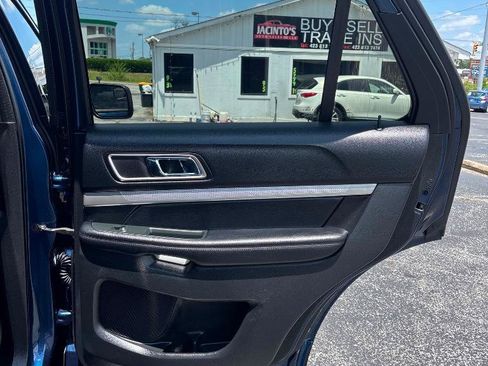 Used 2016 Ford Explorer XLT w/ Equipment Group 202A AWD/4WD image 33