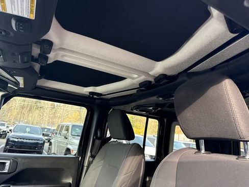 Used 2018 Jeep Wrangler Unlimited Sport S image 28