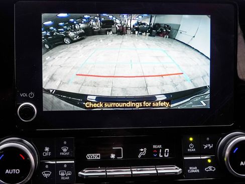 Used 2023 Toyota Highlander LE FWD image 24