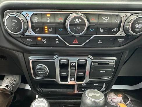 Certified 2022 Jeep Wrangler Unlimited Sahara AWD/4WD image 21