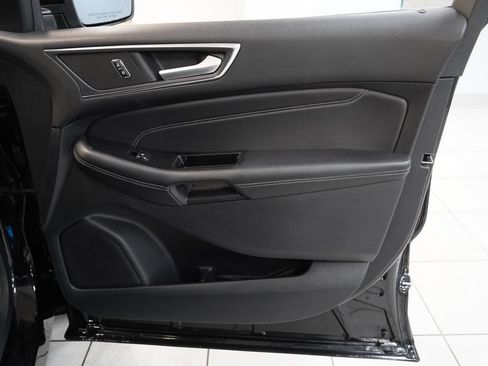 Used 2018 Ford Edge Titanium w/ Equipment Group 301A AWD/4WD image 34