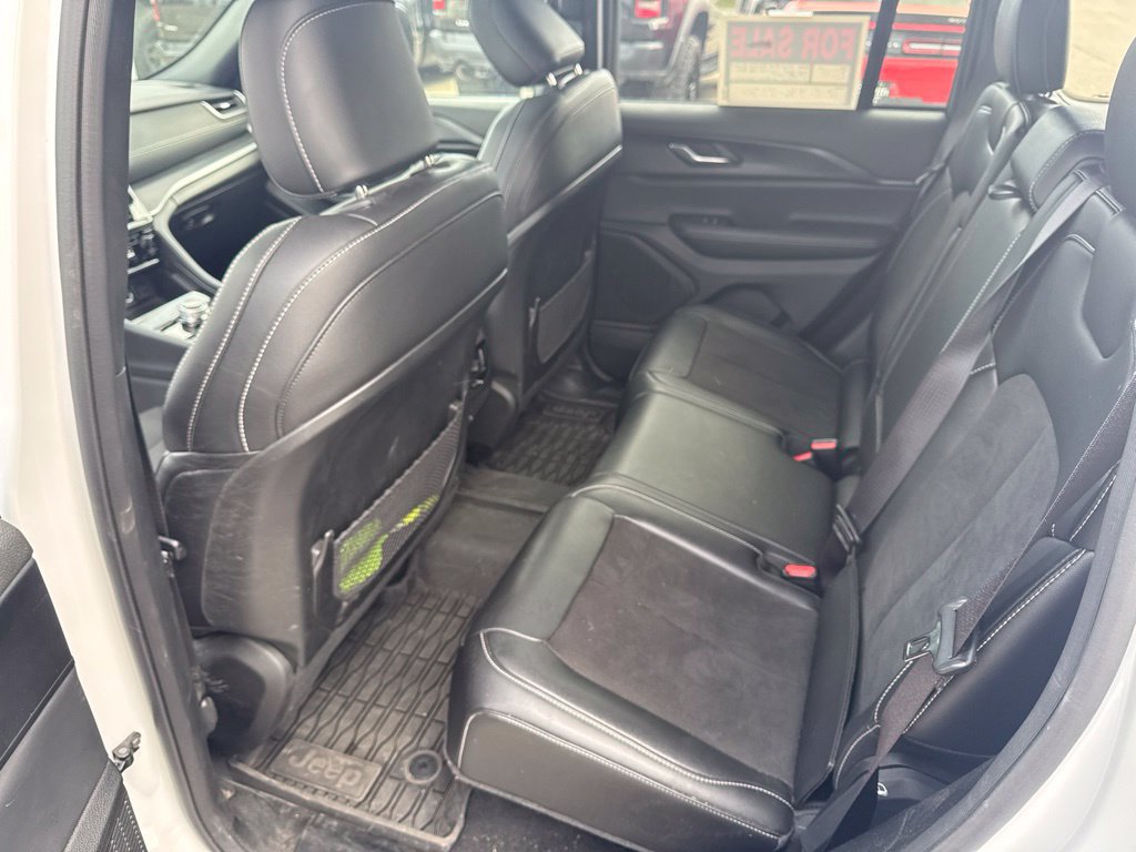 Used 2024 Jeep Grand Cherokee Altitude AWD/4WD image 14