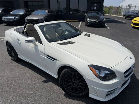 Used 2015 Mercedes-Benz SLK 350 image 2