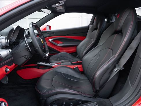 Used 2021 Ferrari F8 Tributo image 32
