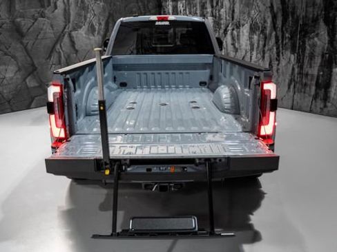 Used 2025 Ford F450 Platinum w/ FX4 Off-Road Package image 25