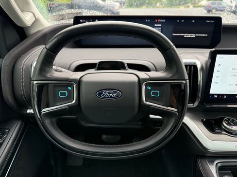 Certified 2025 Ford Expedition Max Platinum AWD/4WD image 15