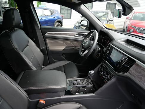 Used 2022 Volkswagen Atlas Cross Sport SE AWD/4WD image 30