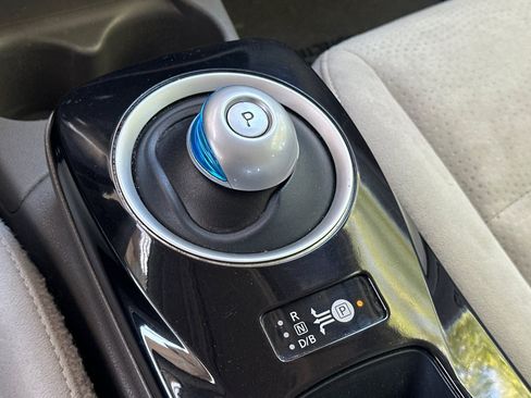 Used 2013 Nissan Leaf SV w/ LED & Quick Charge Pkg FWD image 16