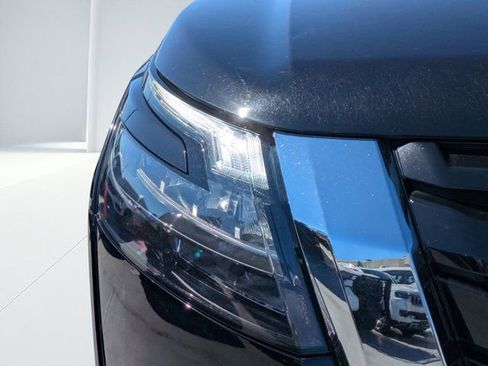 Used 2025 Nissan Pathfinder SL image 8