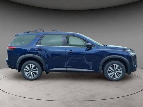 New 2026 Nissan Pathfinder SL AWD/4WD image 10