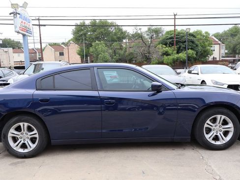 Used 2016 Dodge Charger SE RWD image 9