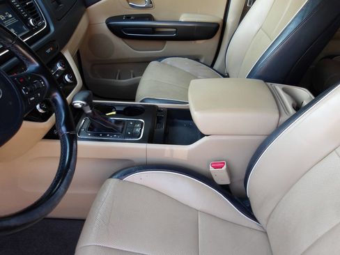 Used 2017 Kia Sedona LX w/ LX Essentials Premium Package image 19