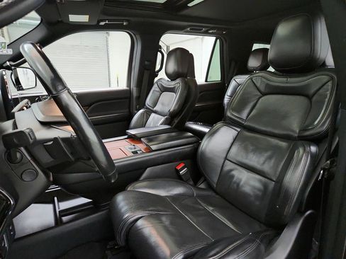 Used 2020 Lincoln Navigator Reserve image 14