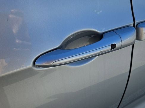 Used 2024 Chrysler Pacifica Touring-L image 26