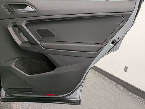 Used 2019 Volkswagen Tiguan SE w/ Panoramic Sunroof Package image 26