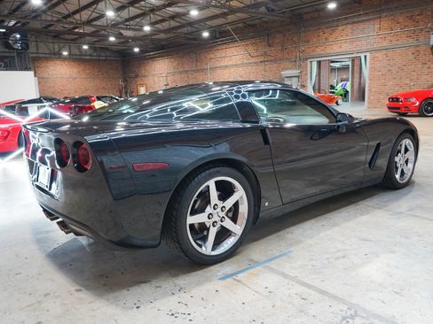 Used 2007 Chevrolet Corvette Coupe w/ Preferred Equipment Group RWD image 12