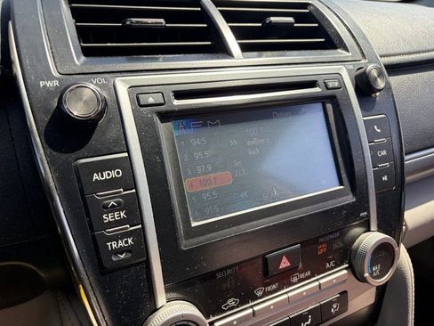 Used 2014 Toyota Camry LE FWD image 11