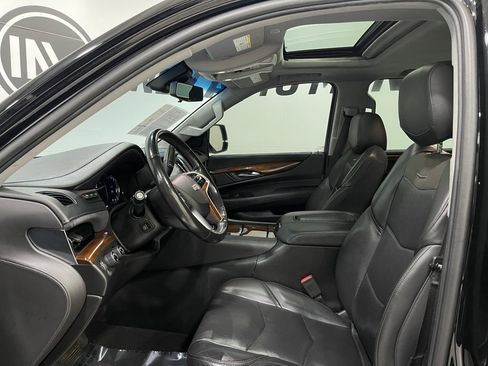 Used 2018 Cadillac Escalade ESV Luxury image 14