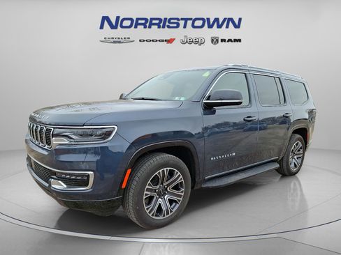 Used 2025 Jeep Wagoneer 4WD w/ Premium Group I image 3