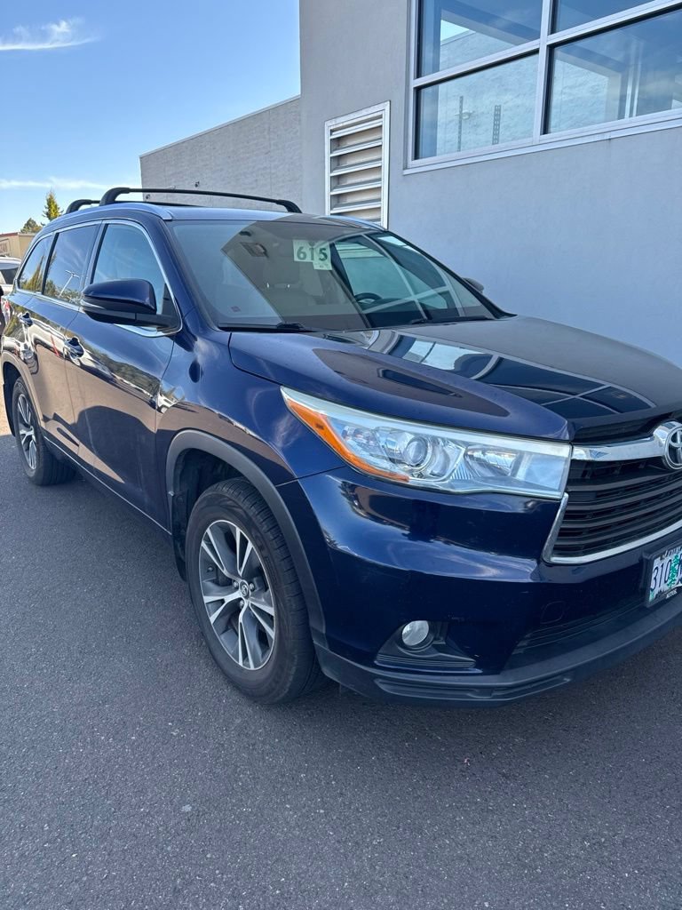 Used 2016 Toyota Highlander XLE AWD/4WD image 1