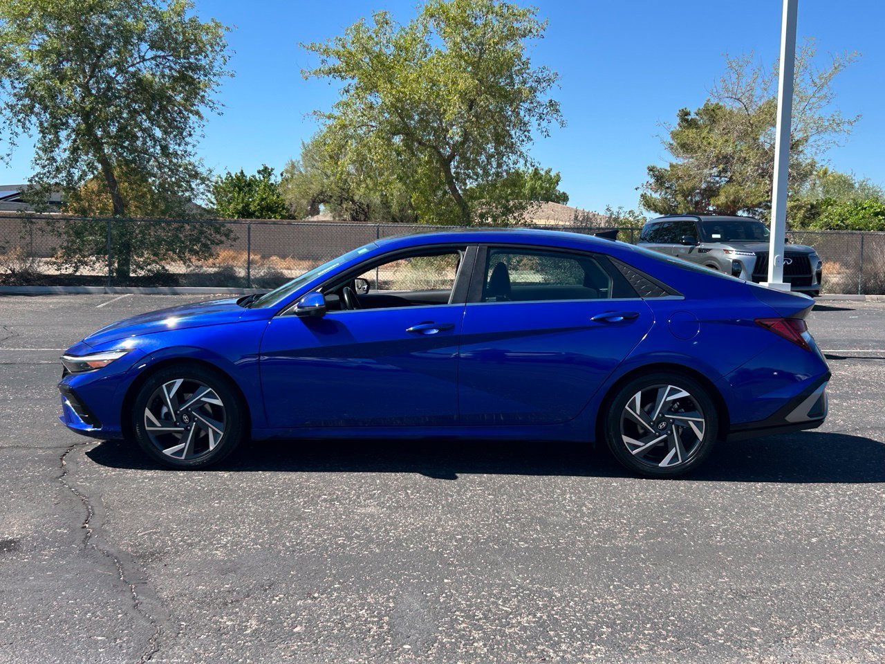 Used 2024 Hyundai Elantra Limited FWD image 3