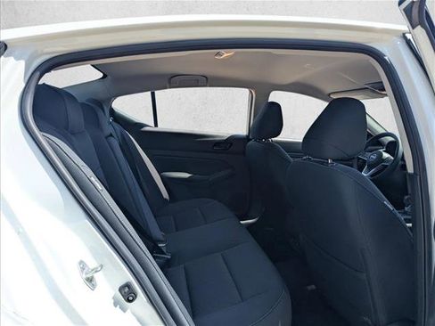 Used 2025 Nissan Altima 2.5 SV image 13