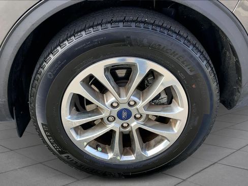 Certified 2020 Ford Escape SE image 9