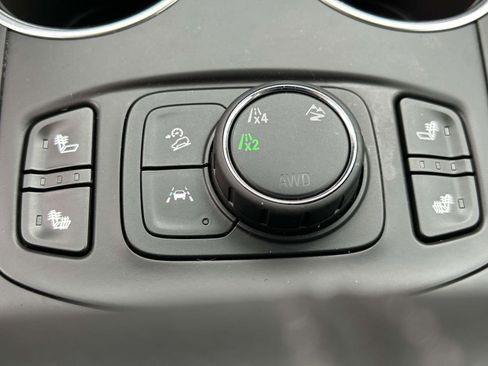 Used 2023 GMC Terrain SLT image 25