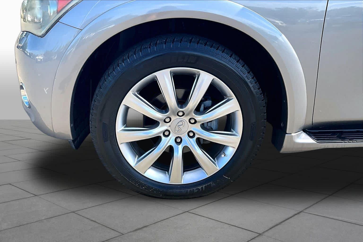 Used 2012 INFINITI QX56 4WD w/ Deluxe Touring Pkg image 10