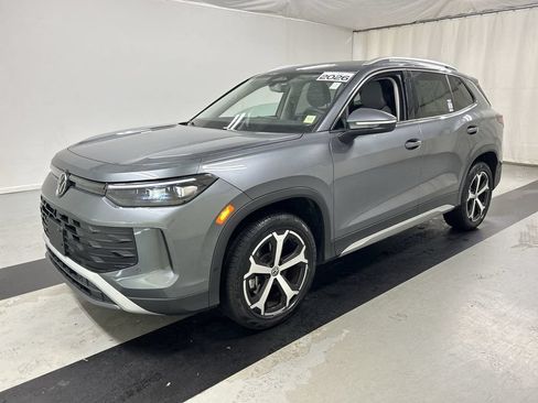 Certified 2026 Volkswagen Tiguan SE AWD/4WD image 5