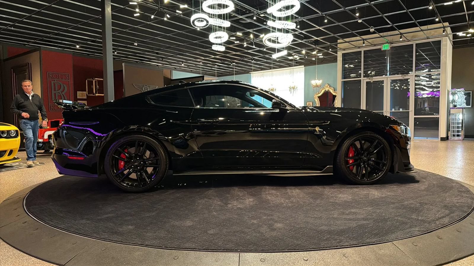 Used 2021 Ford Mustang Shelby GT500 w/ Technology Package RWD image 7