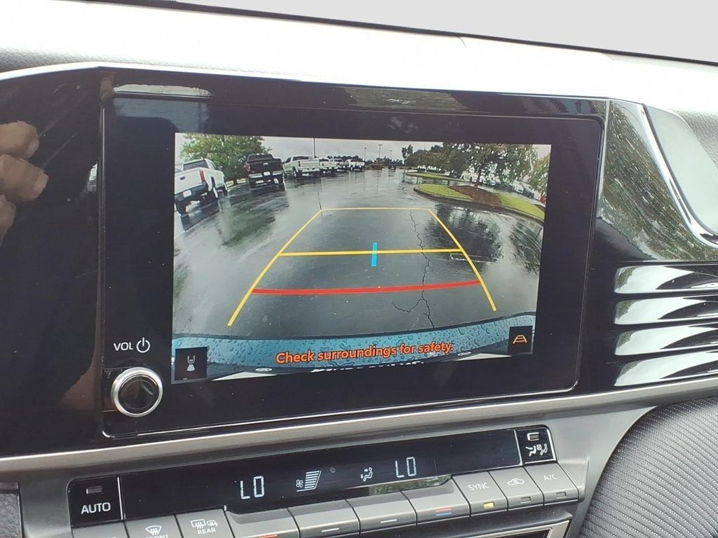 Used 2025 Toyota Camry SE FWD image 18