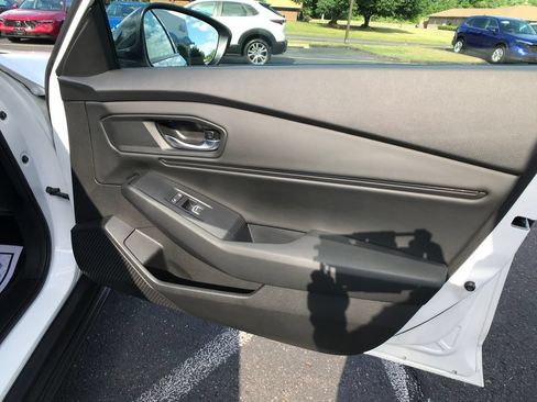 Certified 2025 Honda Accord SE image 25