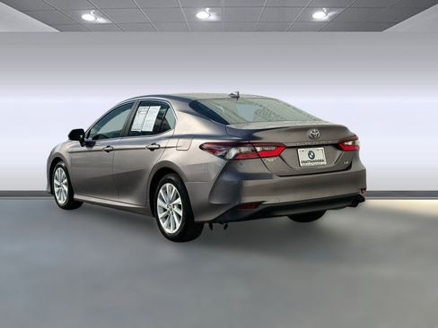 Used 2022 Toyota Camry LE image 3