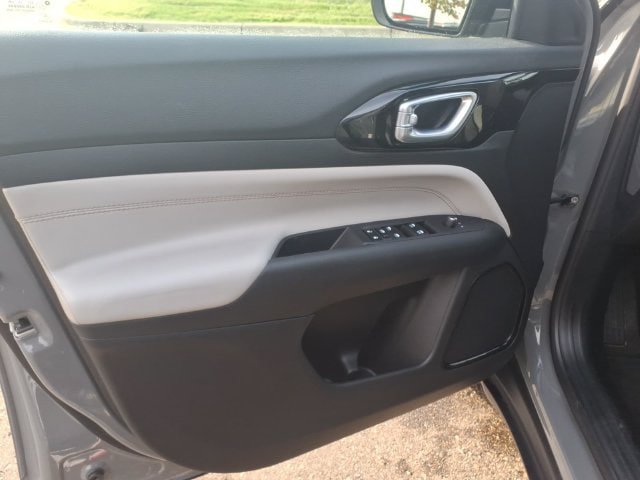 Certified 2024 Jeep Compass Limited AWD/4WD image 8