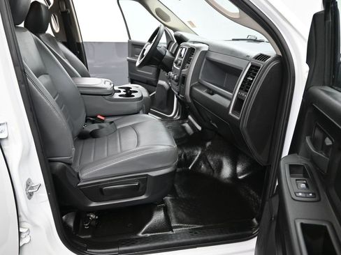 Used 2020 RAM 1500 Tradesman w/ Chrome Appearance Group image 17