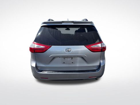 Used 2018 Toyota Sienna XLE FWD image 6