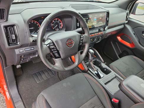 Used 2025 Nissan Frontier Pro-X RWD image 8